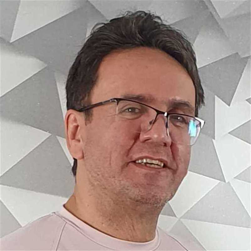 دکتر مهدی موحد